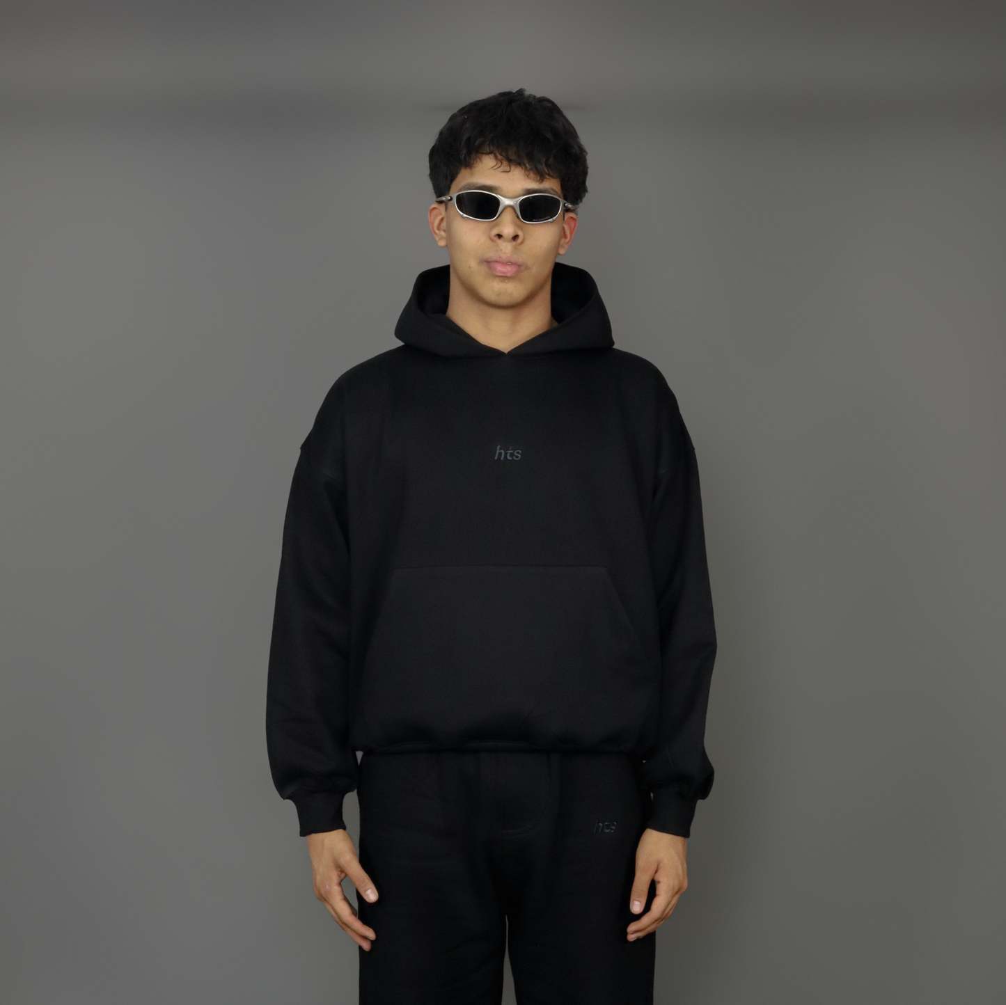 Hoodie boxy basic negro