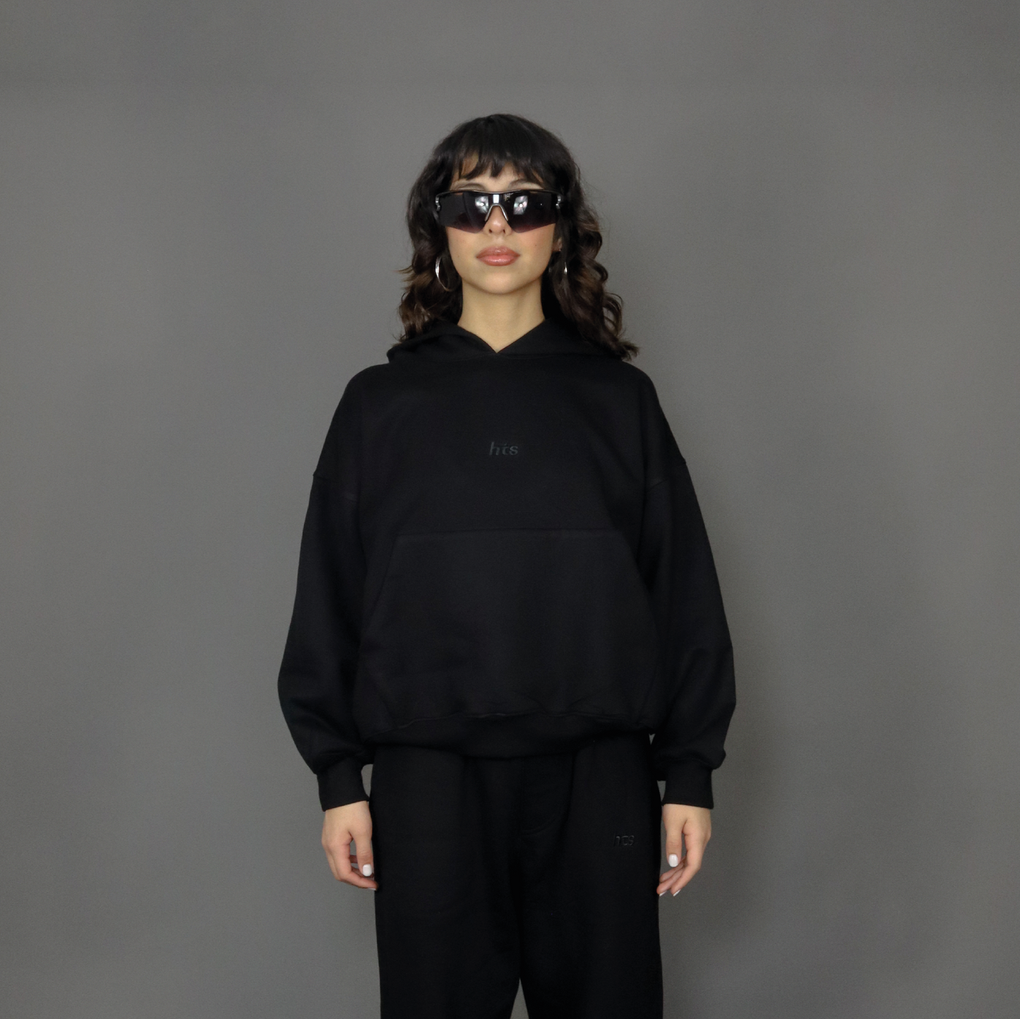 Hoodie boxy basic negro