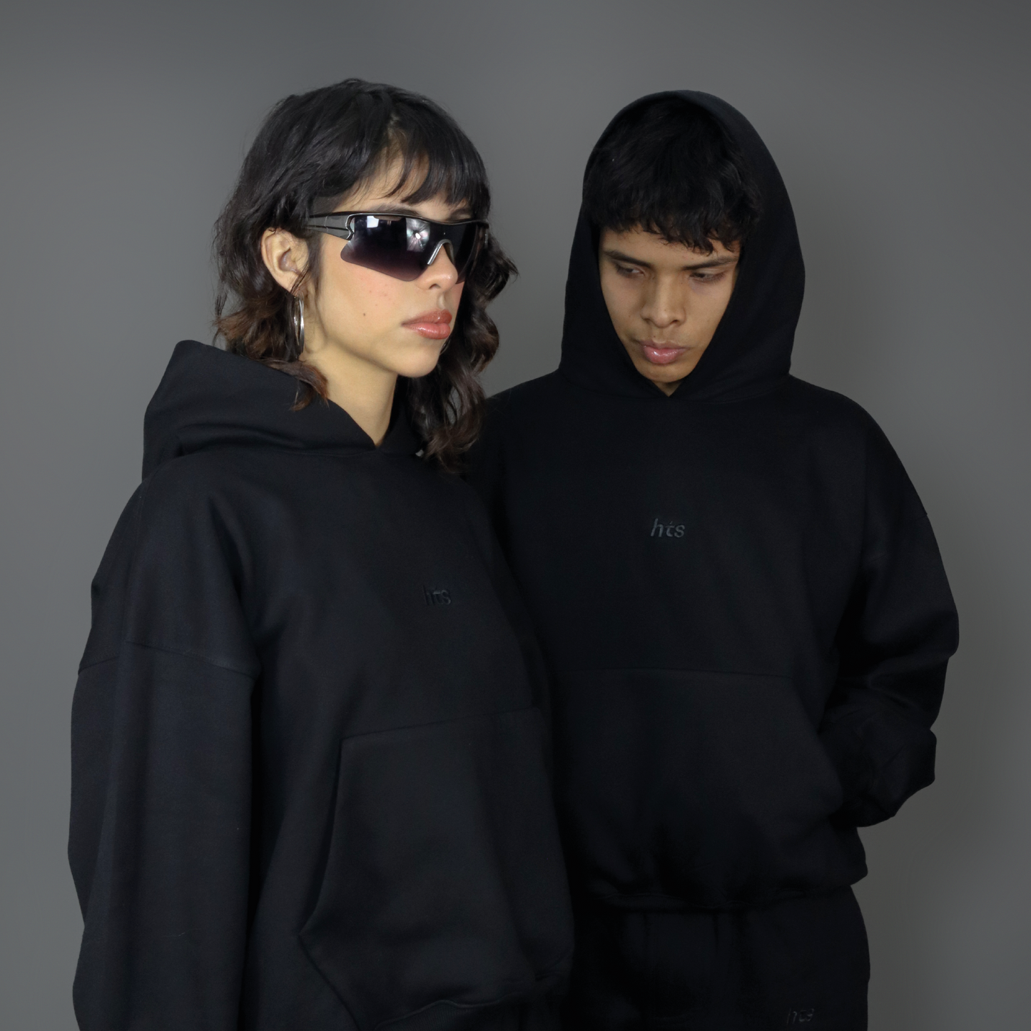 Hoodie boxy basic negro