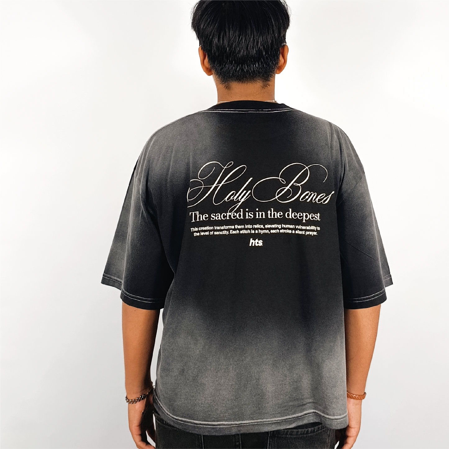 Polo boxy focalizado holy bones