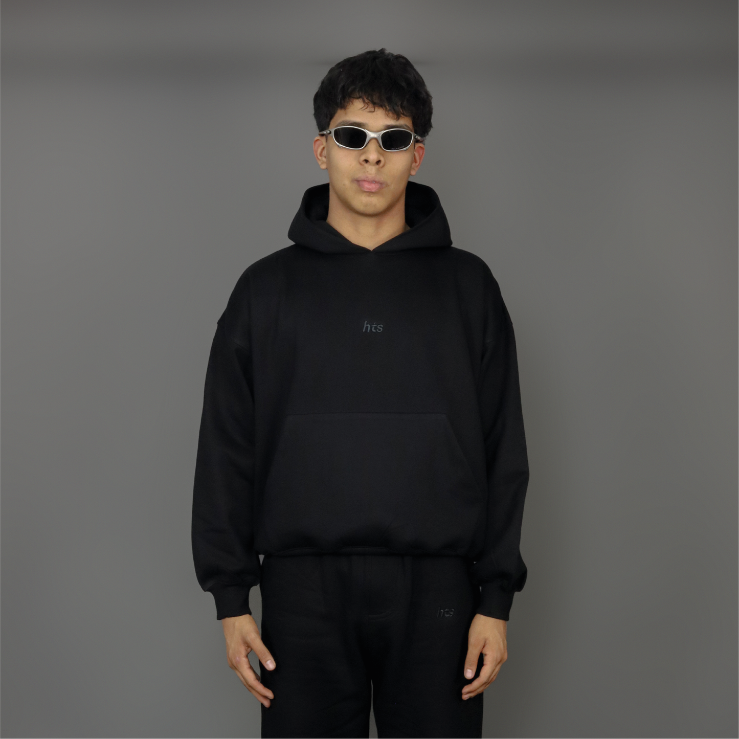 Hoodie boxy basic negro