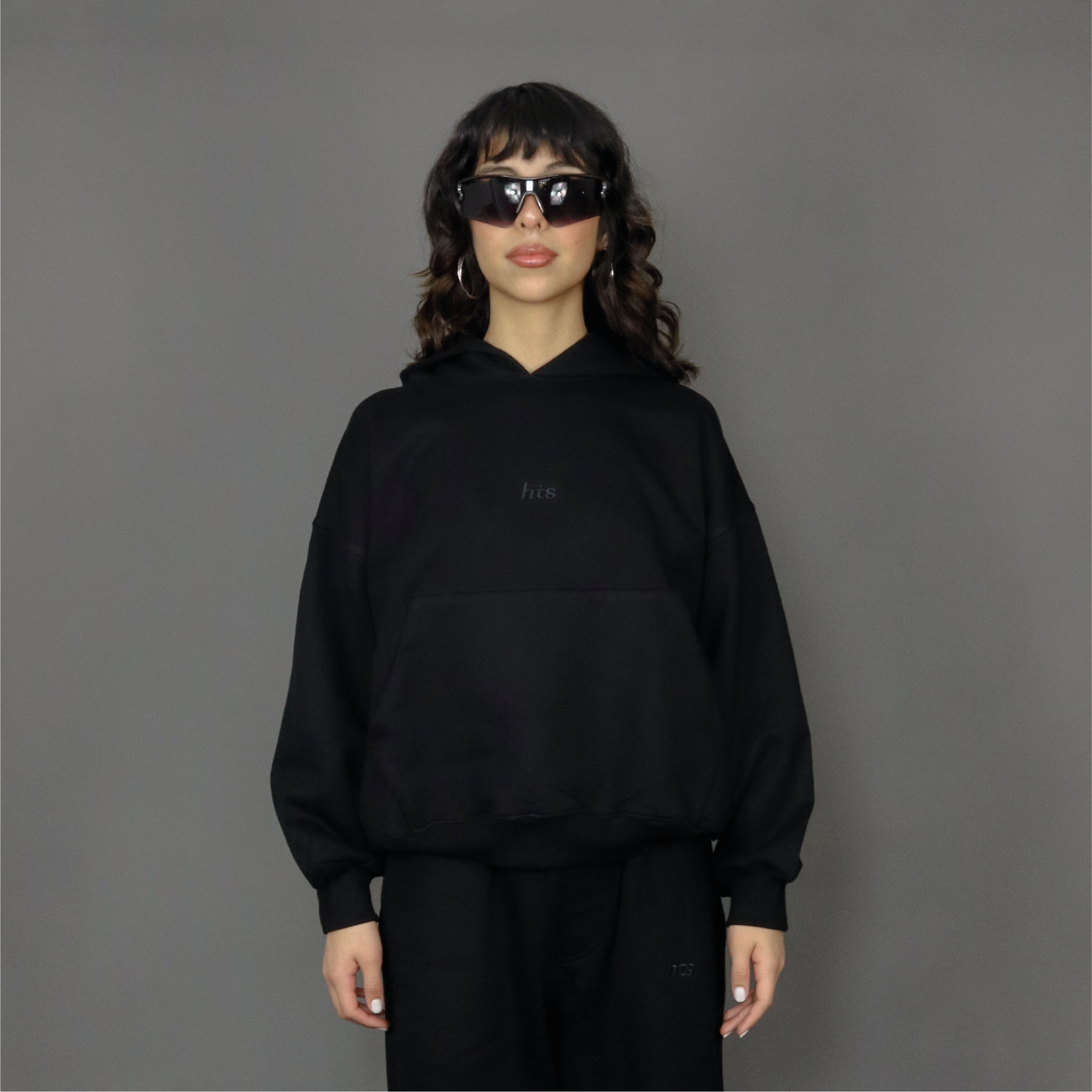 Hoodie boxy basic negro